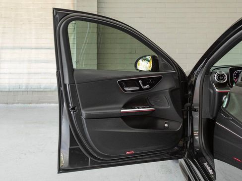 Used 2023 Mercedes-Benz C 300 Sedan image 27