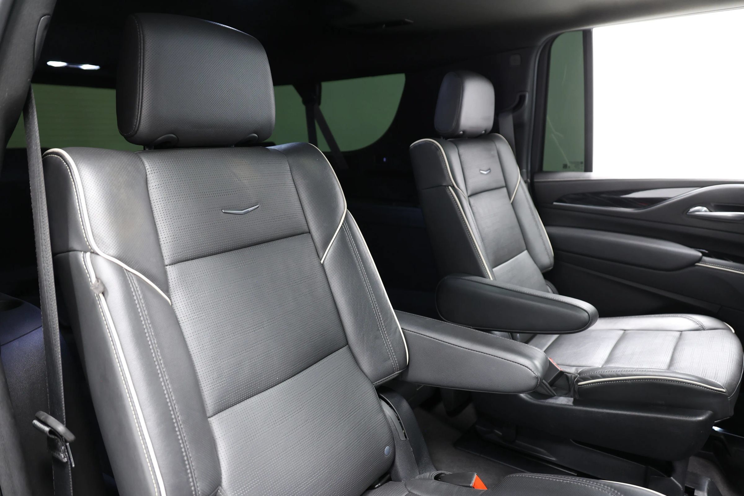 Used 2023 Cadillac Escalade ESV Sport w/ LPO, ONYX Package AWD/4WD image 95