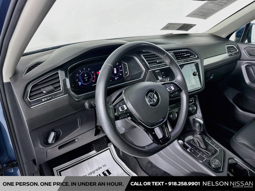 Used 2020 Volkswagen Tiguan SEL AWD/4WD image 9