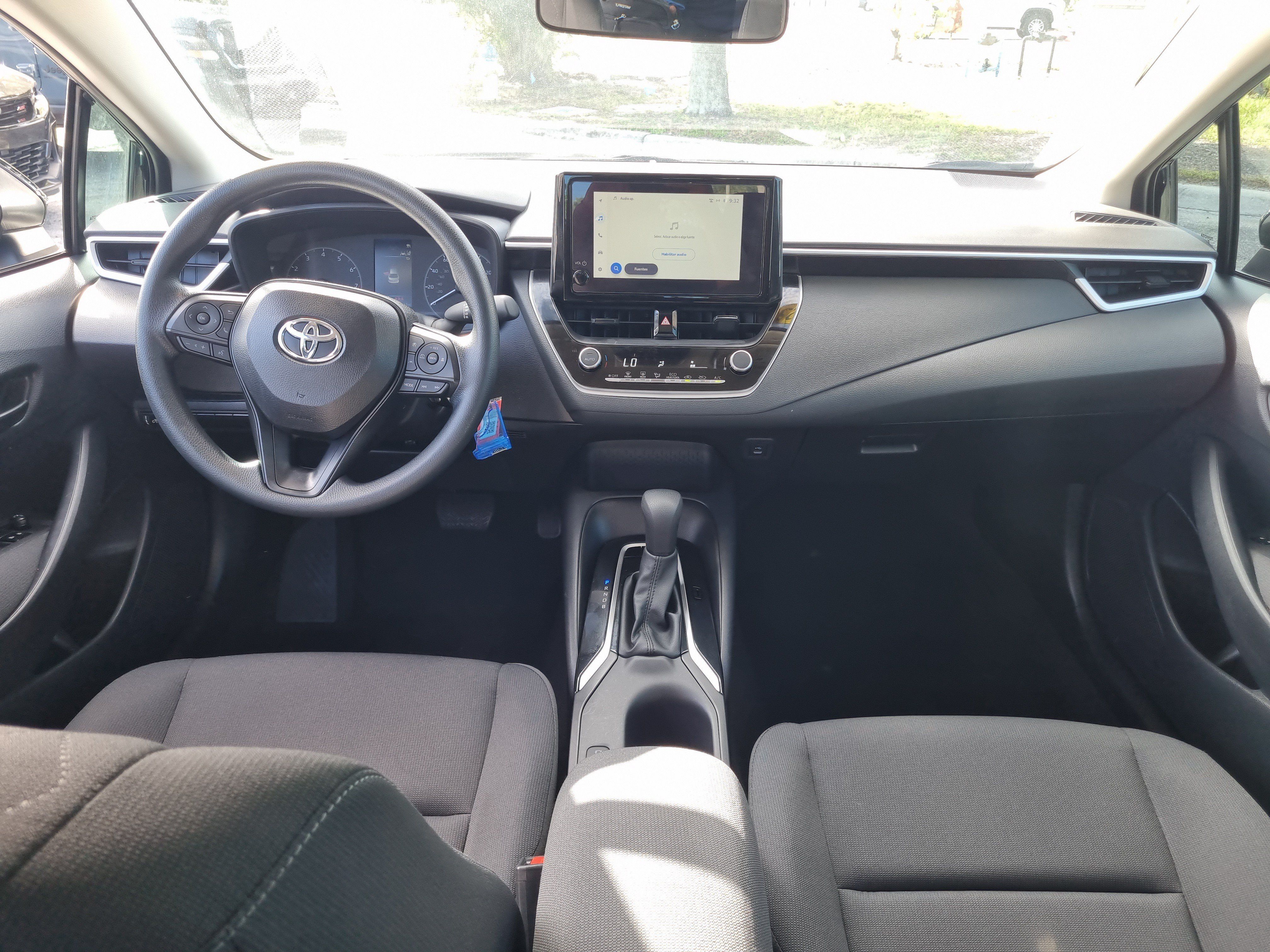 Used 2025 Toyota Corolla LE FWD image 16