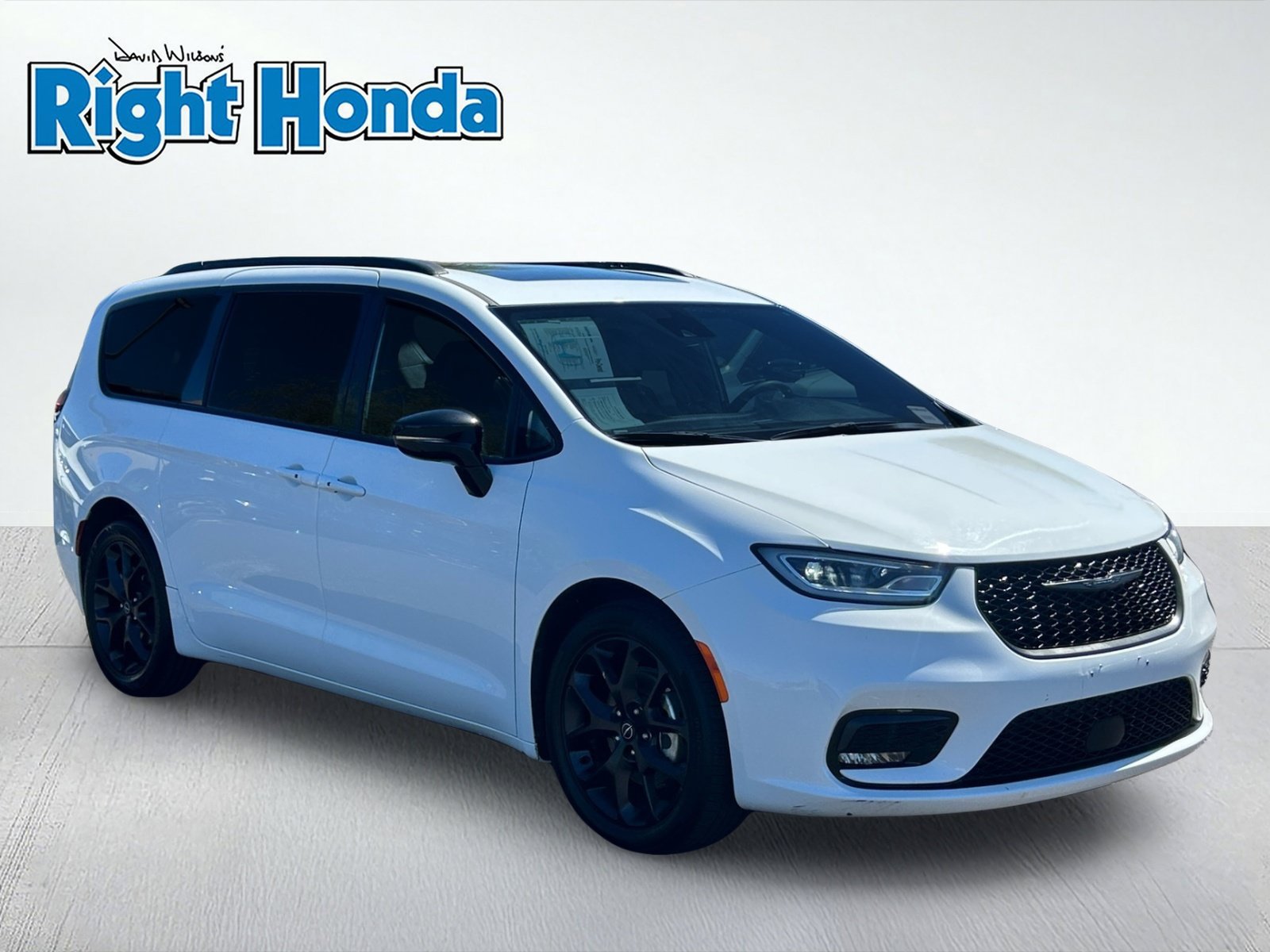 Used 2025 Chrysler Pacifica Limited FWD image 8
