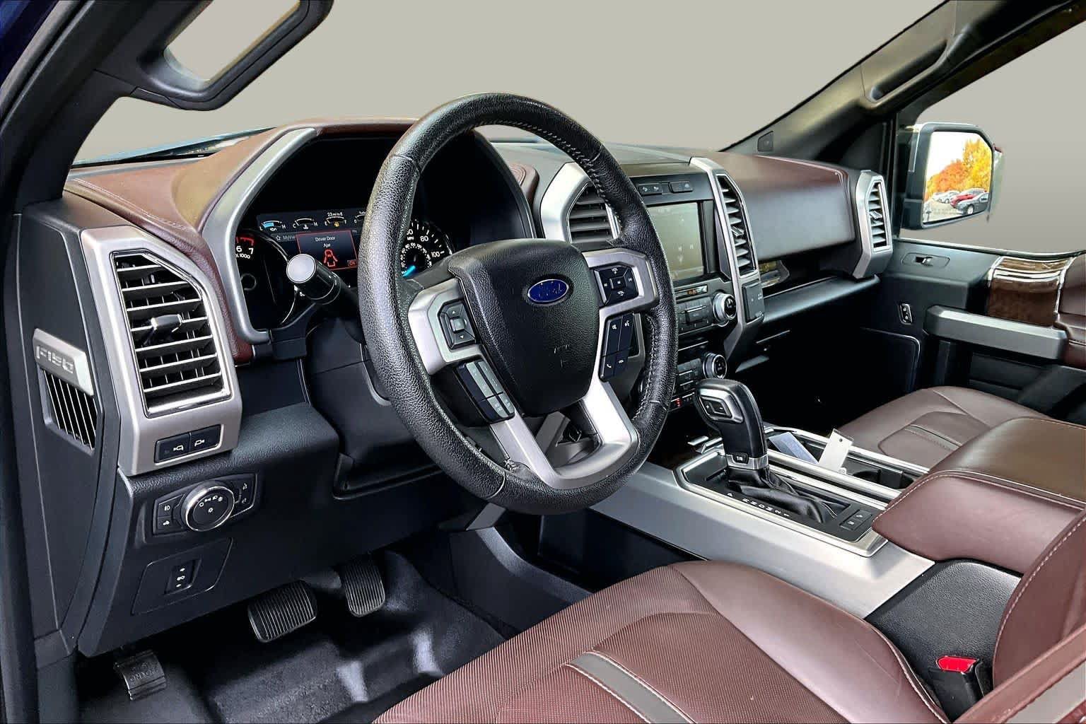 Used 2015 Ford F150 Platinum w/ Equipment Group 701A Luxury AWD/4WD image 16