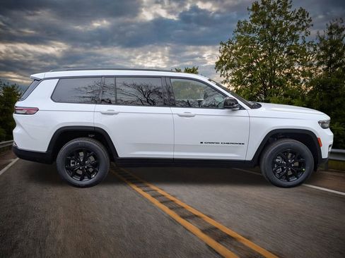 New 2025 Jeep Grand Cherokee L Altitude image 2