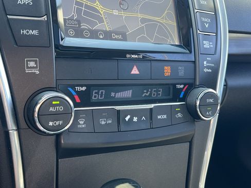 Used 2016 Toyota Camry XLE FWD image 19