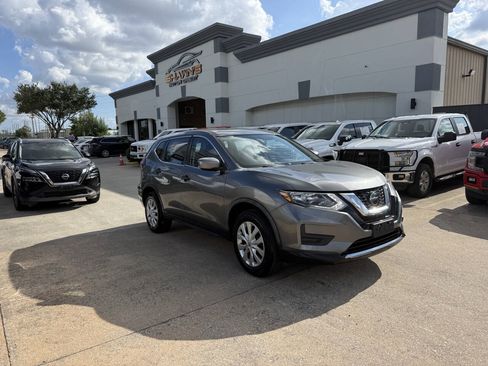 Used 2018 Nissan Rogue S AWD/4WD image 2