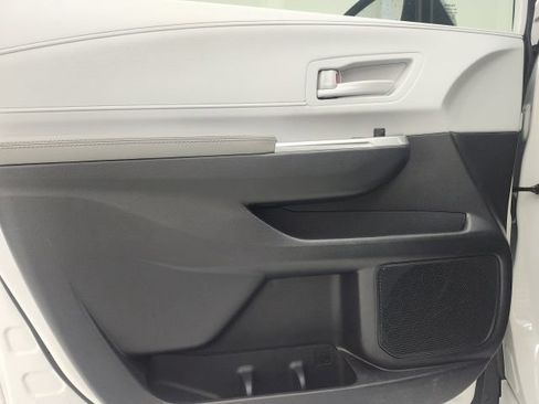 Used 2026 Toyota Sienna LE FWD image 18