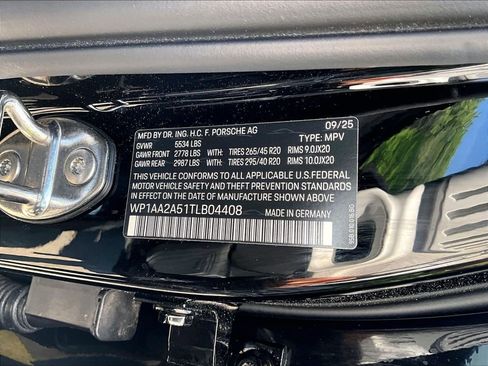 Certified 2026 Porsche Macan AWD/4WD image 35