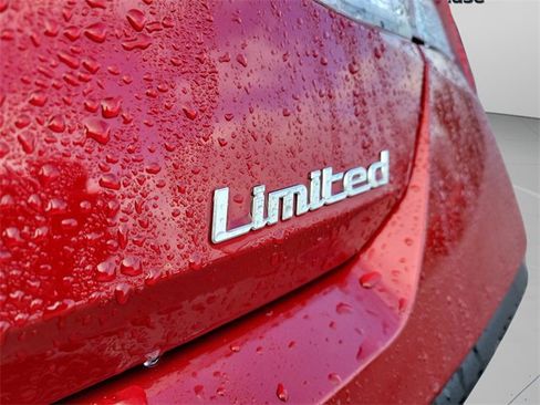 Used 2025 Hyundai Elantra Limited image 36