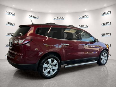Used 2017 Chevrolet Traverse LT w/ Style and Technology Package FWD image 7