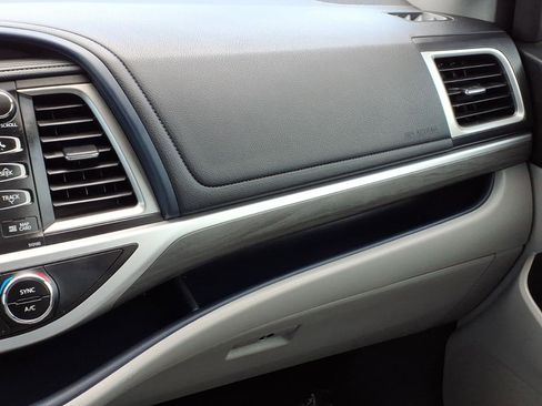 Used 2017 Toyota Highlander Limited FWD image 26