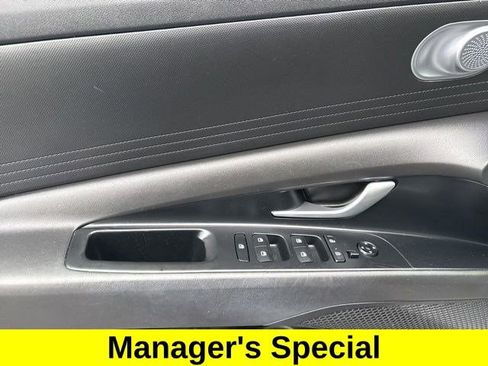 Used 2023 Hyundai Elantra SE image 13