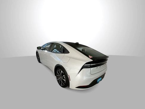 Used 2026 Toyota Prius Plug-In Hybrid FWD image 6
