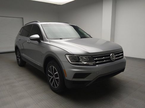 Used 2020 Volkswagen Tiguan SE w/ Panoramic Sunroof Package image 13