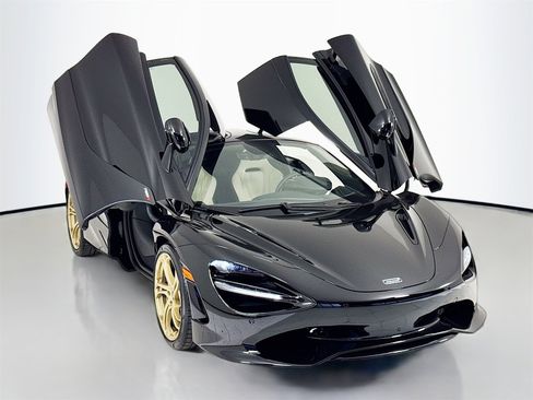 Used 2024 McLaren 750S image 1