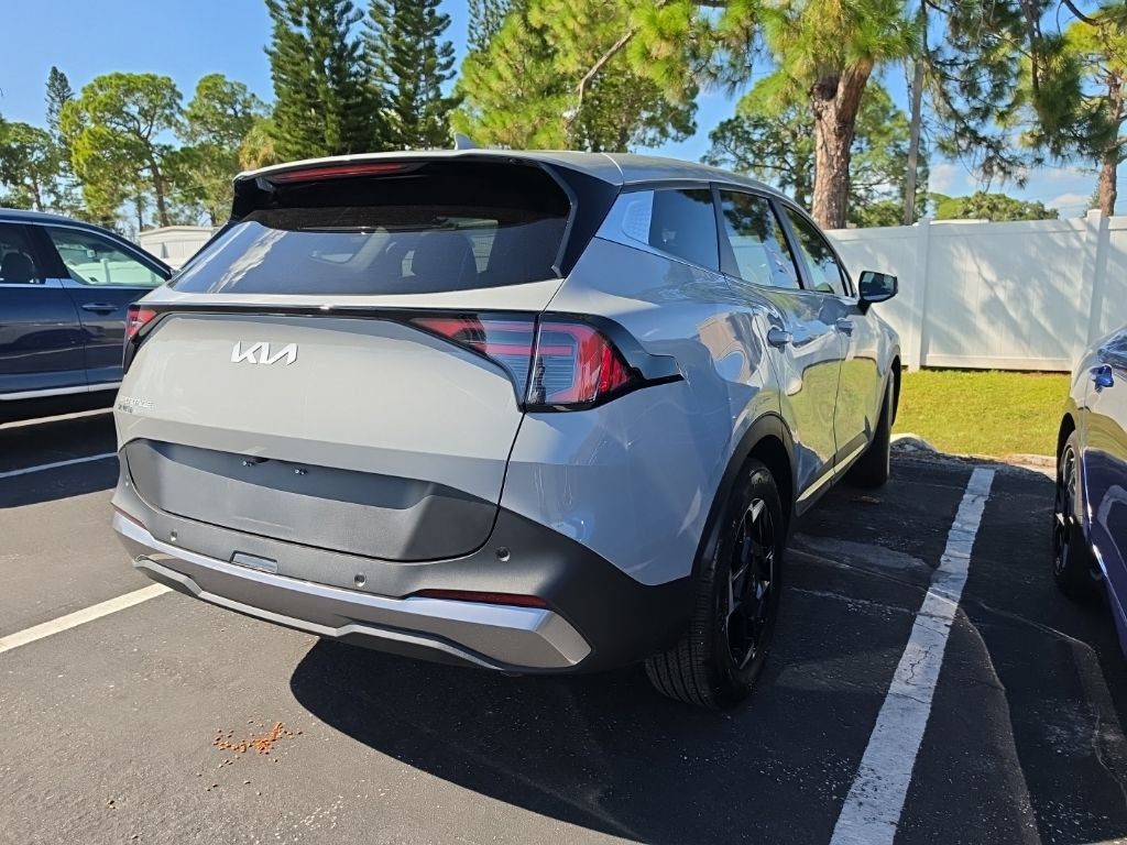 Used 2026 Kia Sportage EX FWD image 16