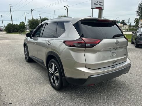 Used 2025 Nissan Rogue SL w/ SL Premium Package FWD image 9