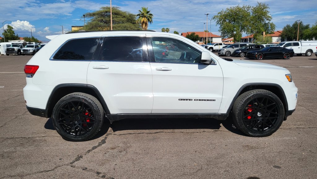 Used 2018 Jeep Grand Cherokee Laredo RWD image 12
