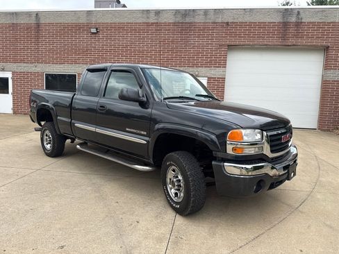 Used 2005 GMC Sierra 2500 SLE w/ Snow Plow Prep Package AWD/4WD image 3