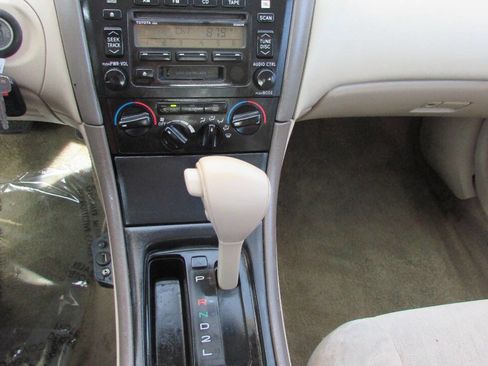 Used 2001 Toyota Avalon XLS image 24