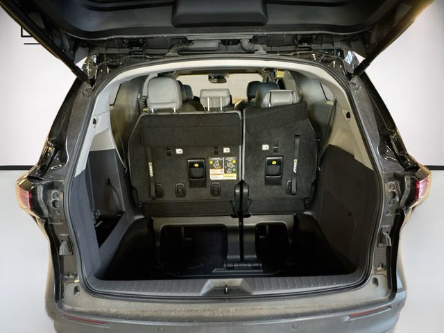 Used 2023 Toyota Sienna XLE w/ XLE Plus Package FWD image 28
