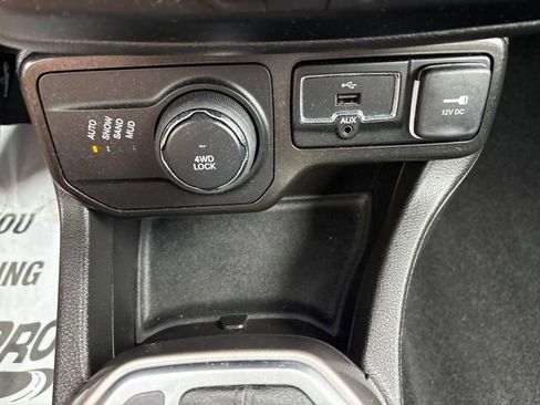 Used 2022 Jeep Renegade Latitude AWD/4WD image 20