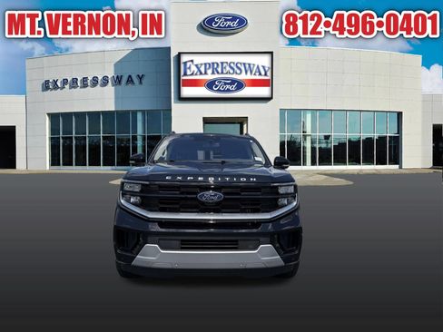 Used 2025 Ford Expedition Platinum AWD/4WD image 4