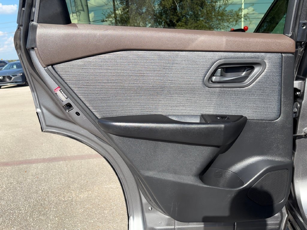 Used 2023 Nissan Rogue S FWD image 27