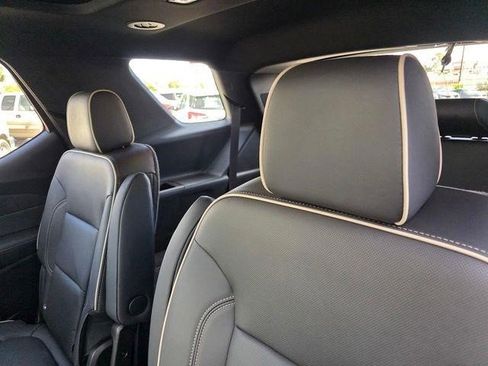 Certified 2023 Chevrolet Traverse Premier w/ Redline Edition image 15