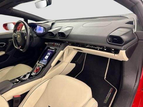 Used 2022 Lamborghini Huracan EVO RWD image 30