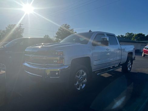 Used 2018 Chevrolet Silverado 2500 LTZ w/ Duramax Plus Package AWD/4WD image 6
