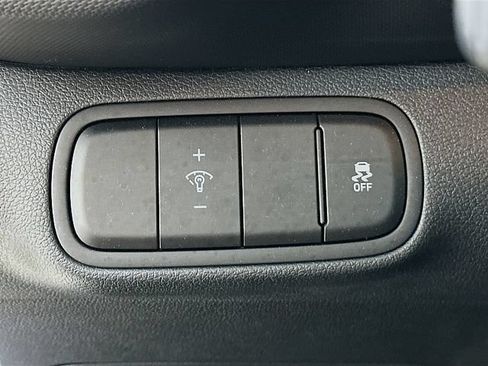 Used 2023 Hyundai Venue Limited FWD image 10