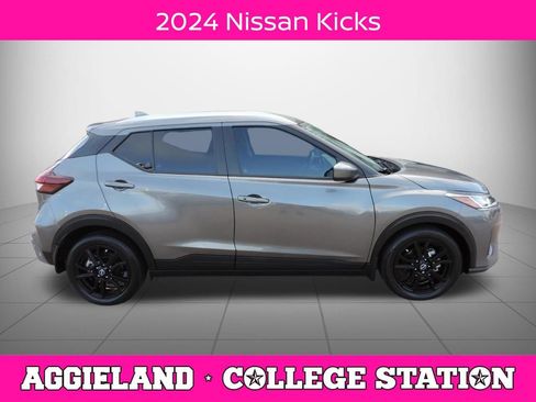 Used 2024 Nissan Kicks SV FWD image 2