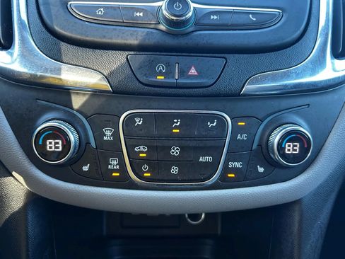 Used 2022 Chevrolet Equinox LT w/ Driver Convenience Package FWD image 15