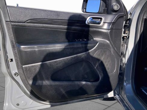 Used 2019 Jeep Grand Cherokee Altitude AWD/4WD image 21