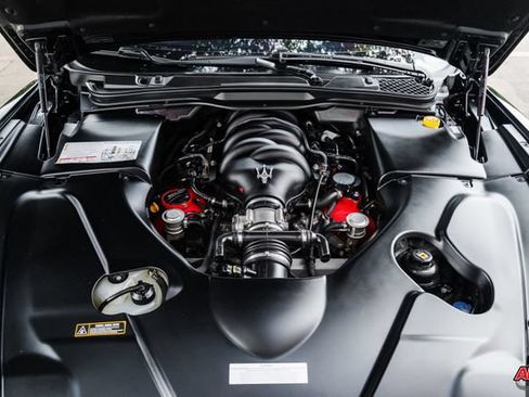 Used 2018 Maserati GranTurismo Sport RWD image 23