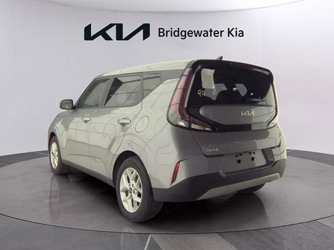 Used 2025 Kia Soul LX w/ LX Technology Package FWD image 5
