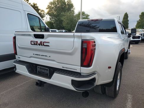Used 2024 GMC Sierra 3500 Denali w/ Denali Reserve Package AWD/4WD image 4
