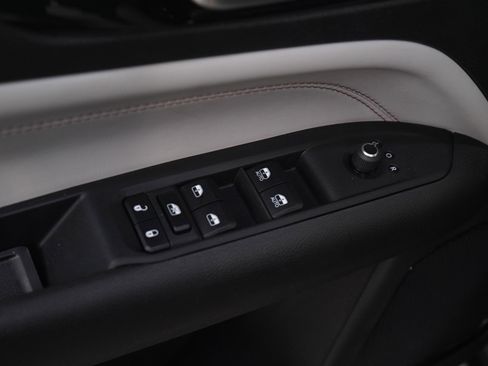 Used 2024 Jeep Compass Limited image 19