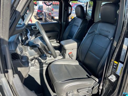 Used 2022 Jeep Wrangler Unlimited Sahara AWD/4WD image 19