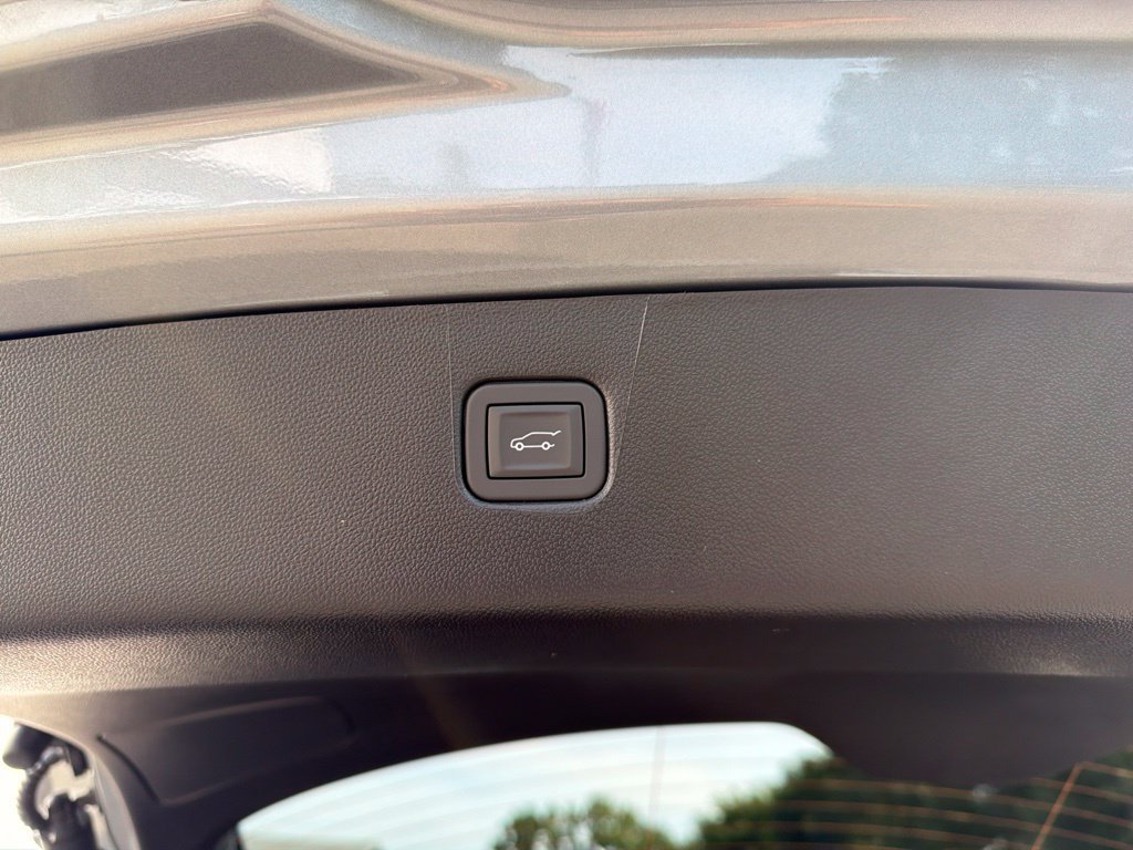 New 2026 Chevrolet Blazer LT w/ Convenience Package FWD image 17