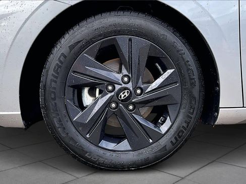 Used 2023 Hyundai Elantra SEL w/ Cargo Package image 13