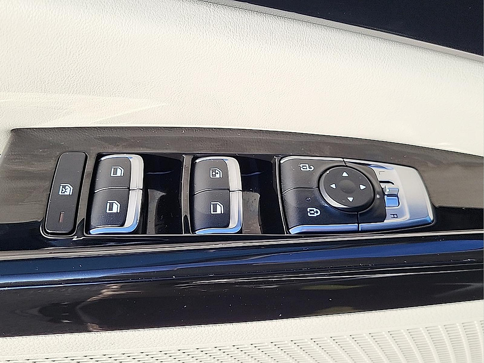 Used 2024 Kia Carnival EX FWD image 14