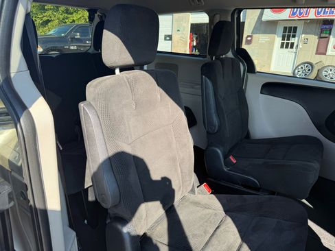 Used 2016 Dodge Grand Caravan SXT image 62
