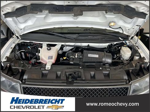 Used 2017 Chevrolet Express 2500 LT w/ LT Preferred Equipment Group RWD image 9