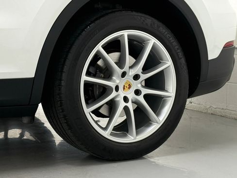 Used 2019 Porsche Cayenne Sport Utility 4D image 46