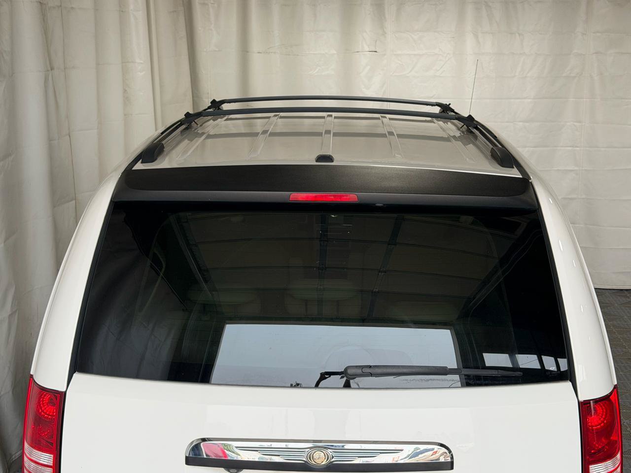 Used 2008 Chrysler Town & Country Limited w/ Entertainment Group #3 FWD image 6
