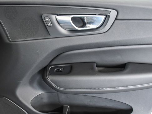 Used 2025 Volvo XC60 B5 Plus image 29