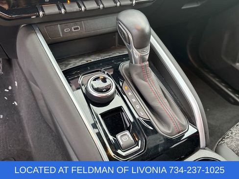 Used 2024 Chevrolet Colorado Z71 w/ Z71 Convenience Package 2 image 16