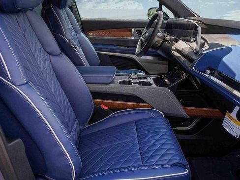 Used 2026 Cadillac Vistiq Premium Luxury AWD/4WD image 15