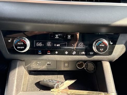 Used 2023 Mitsubishi Outlander SEL 40th Anniversary AWD/4WD image 31